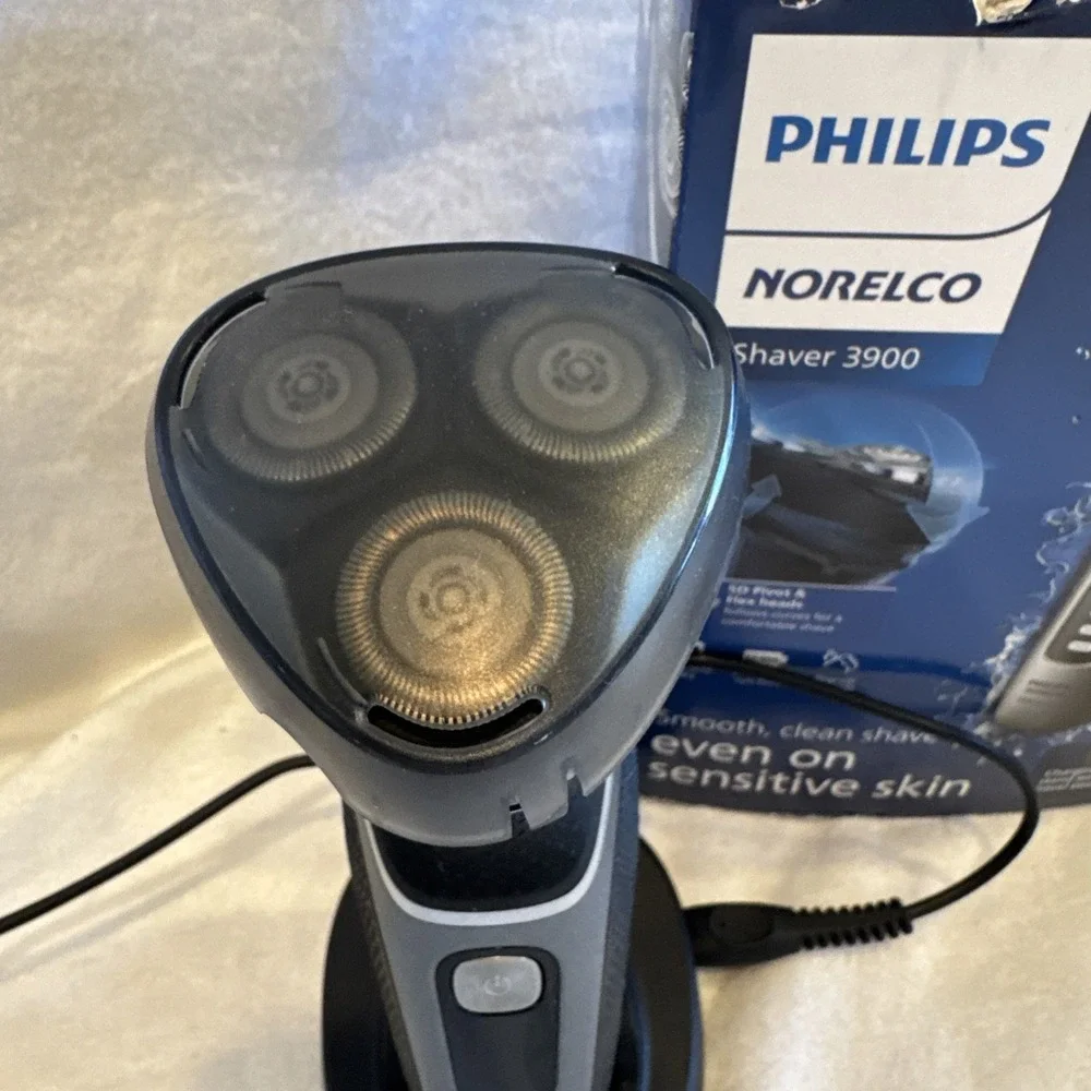 Philips Norelco Cordless Wet & Dry Shaver 3900 3000 Series Model S3341 Tested